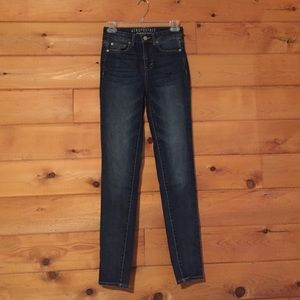 Adorable high waisted jeans