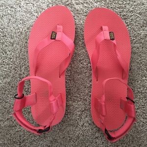 Pink thong Tevas