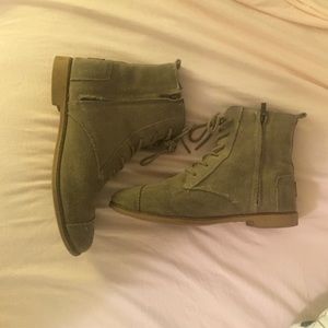 Gray Suede Toms Boots