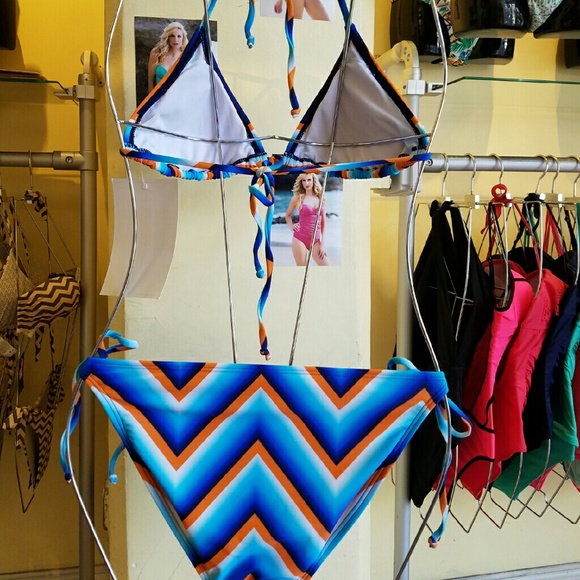 Bikini - Picture 2 of 4