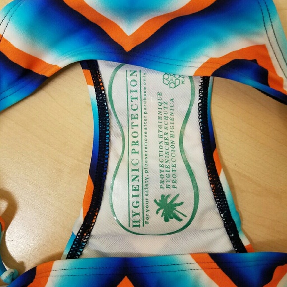 Bikini - Picture 3 of 4
