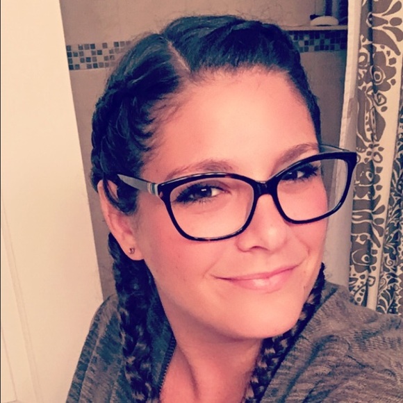 Meet your Posher, Tori - Picture 1 of 1