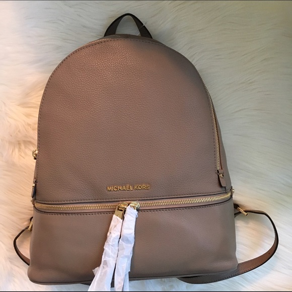 🎉Last Call🎉MICHAEL KORS Large backpack purse. - Picture 3 of 4