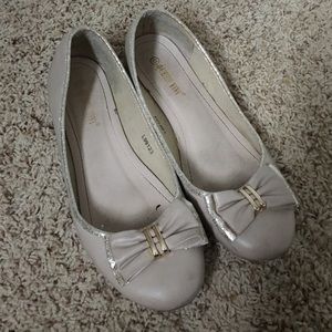 Cream ballet flats with bow