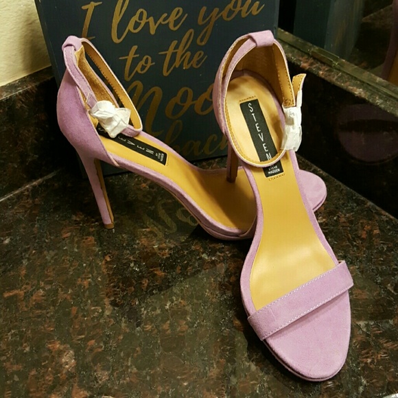 Heels - Picture 2 of 4