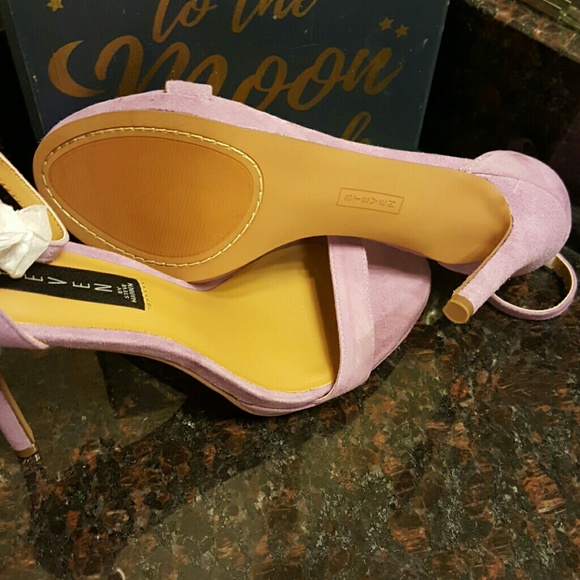 Heels - Picture 4 of 4