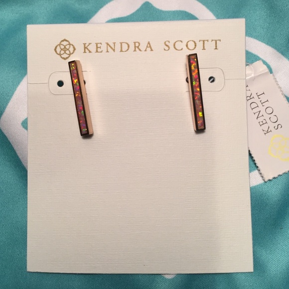 ❌SOLD ❌New Kendra Scott Simone Bar Earrings - Picture 2 of 3