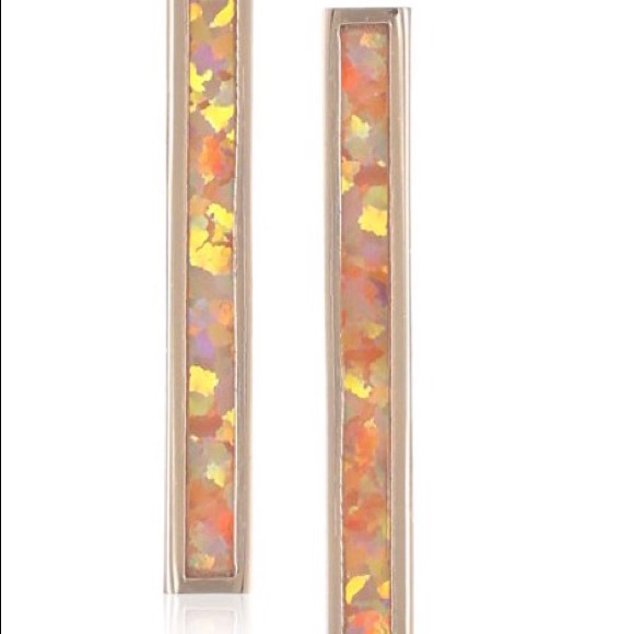 ❌SOLD ❌New Kendra Scott Simone Bar Earrings - Picture 3 of 3