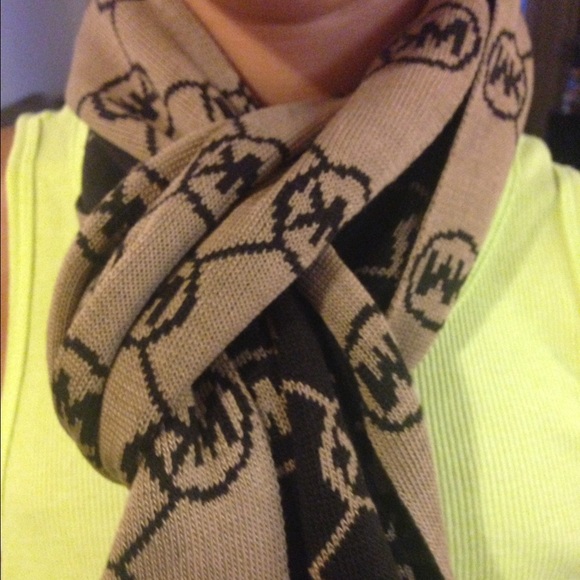 Michael Kors - two toned scarf