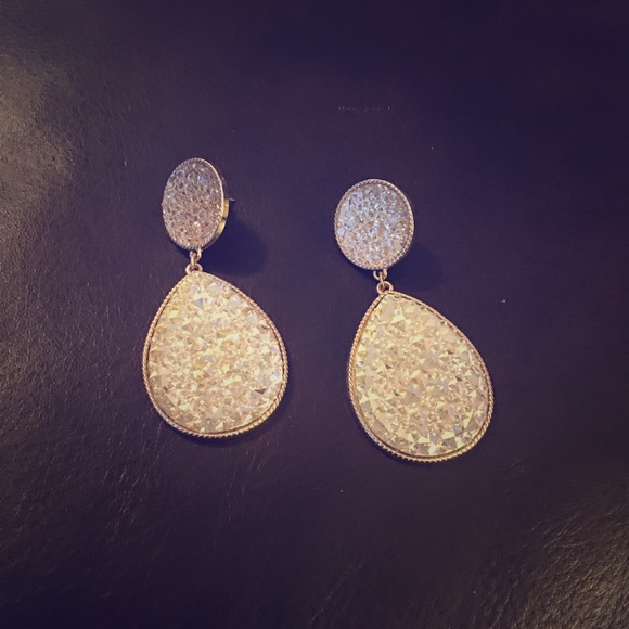 ALDO Jewelry - ALDO champagne colored dangle earrings