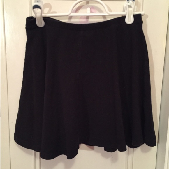 Black skater skirt
