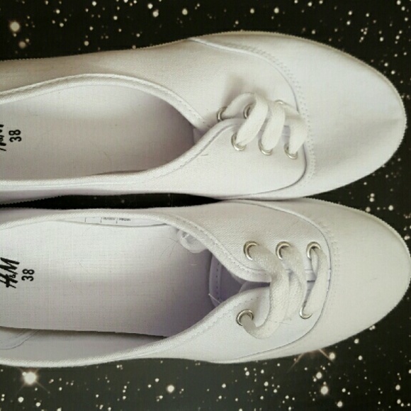 NWOT H&M White Shoes