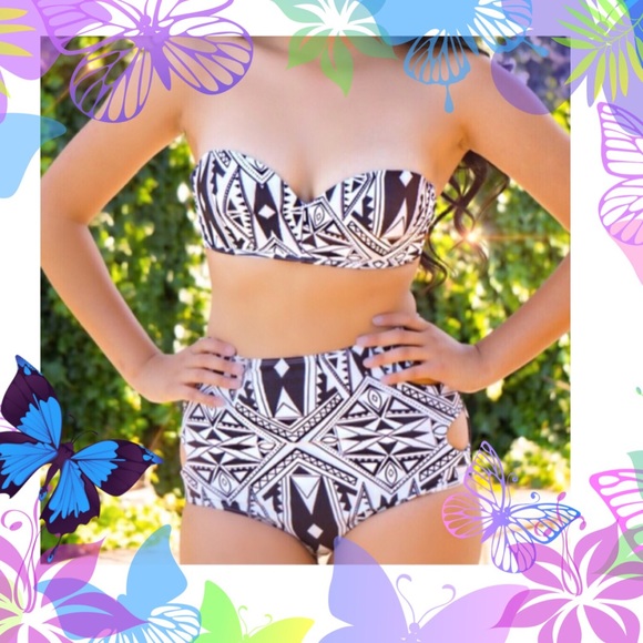 Other - CLEARANCE✨ NEW✨Black & White Tribal Swimsuit