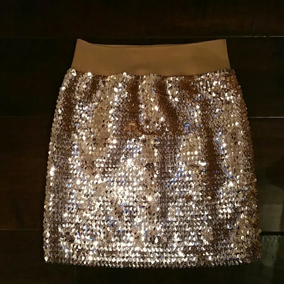 SALE! Gold Sequin Skirt NWOT - Picture 2 of 3