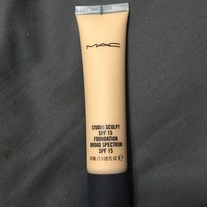 Mac studio sculpt foundation nc25