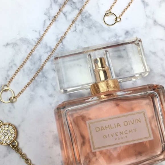 14k gold simple circle necklace - Picture 2 of 2