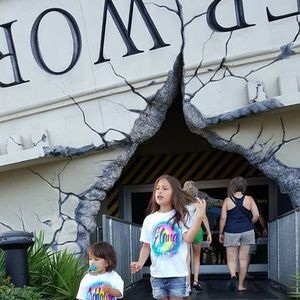 Meet your Posher, Adrian