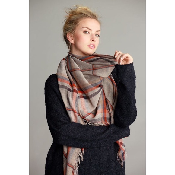 •LAST• Natural Lightweight Plaid Scarf - Picture 3 of 3