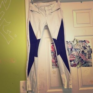 CRAZY CUTE! B&W guess jeans