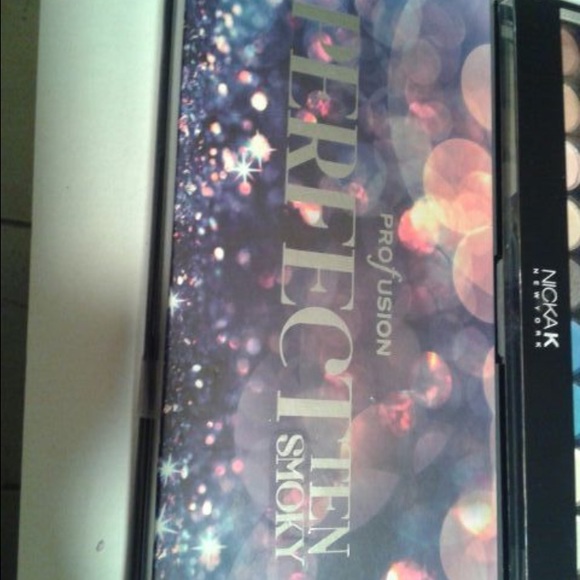 $35 bundle eyeshadow - Picture 2 of 4