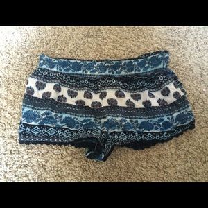 Comfy low rise flowy shorts