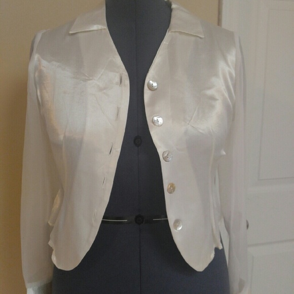 White blouse - Picture 1 of 1