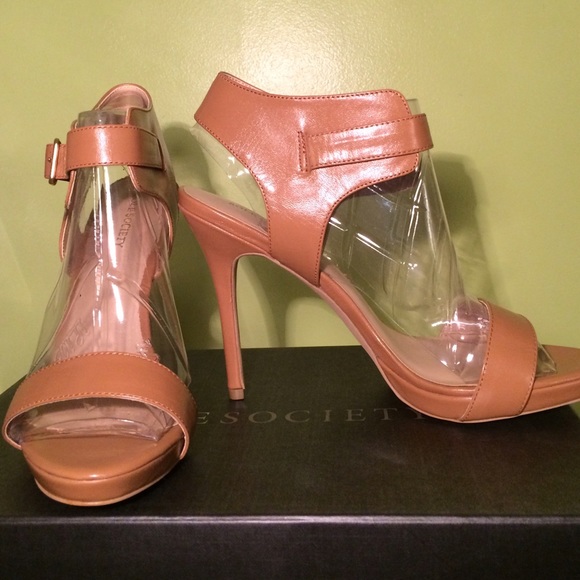 TAN/LUGGAGE LEATHER STILETTOS👠 - Picture 1 of 4