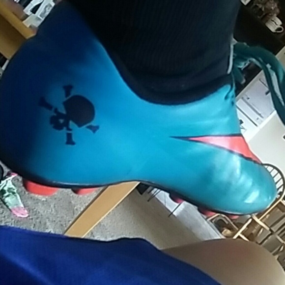 Hypervenom Nike cleats. - Picture 1 of 2