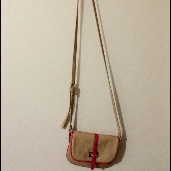 Cream Colored Fuchsia Purse 🌸🌸 - Picture 2 of 4