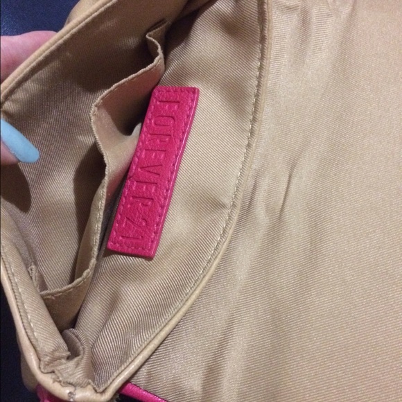 Cream Colored Fuchsia Purse 🌸🌸 - Picture 4 of 4