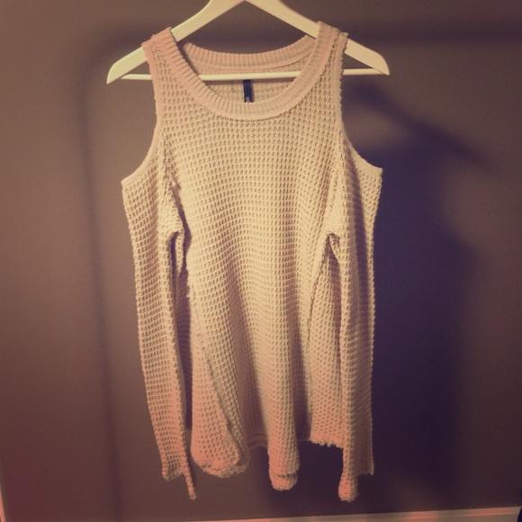 Elan Sweaters - Elan cold shoulder sweater