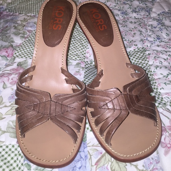 KORS Michael KORS sandals. Brown. Really cute. - Picture 2 of 3