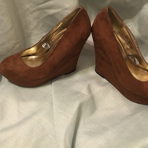 Tan wedges