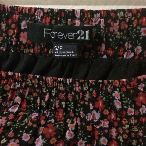 Floral red skirt🌹🌹🌹 - Picture 2 of 4