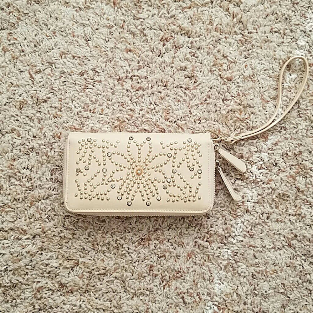 Ivory wristlet - SOLD