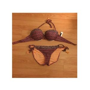 Top and bottom bikini