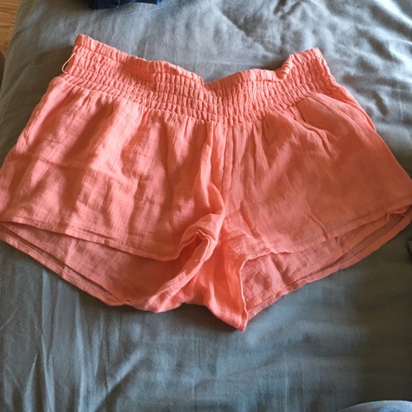 GUESS comfy shorts