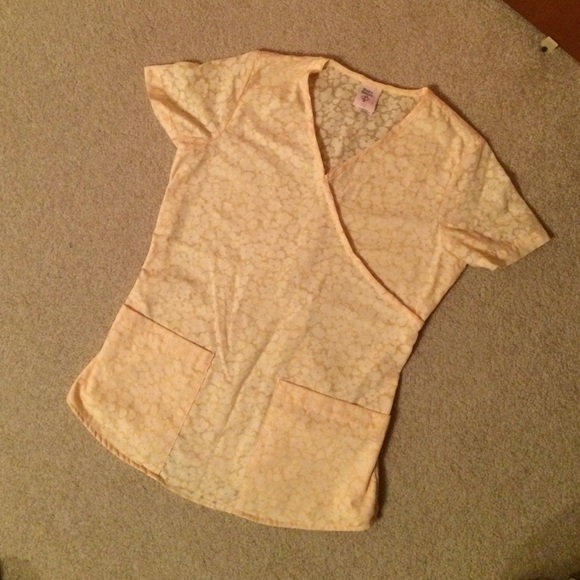 Barco Juniors scrub top