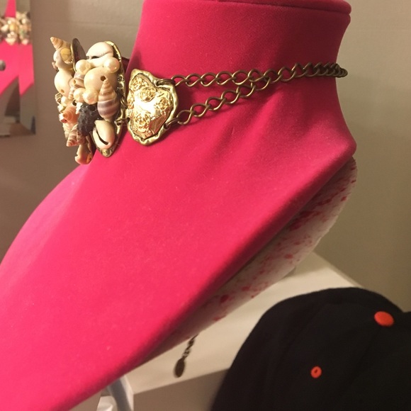 Neckless - Picture 3 of 3