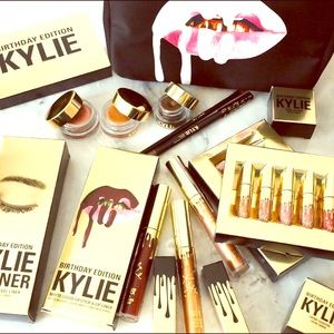 💋Kylie's limited Birthday bundle edition💋