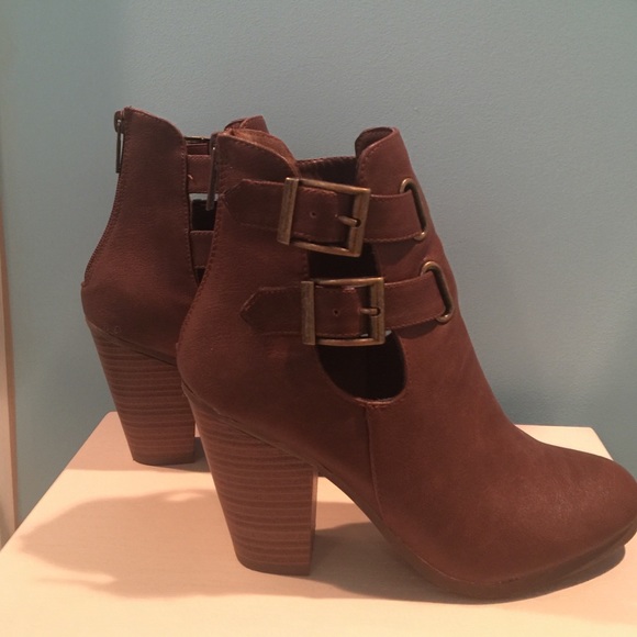 Heeled booties