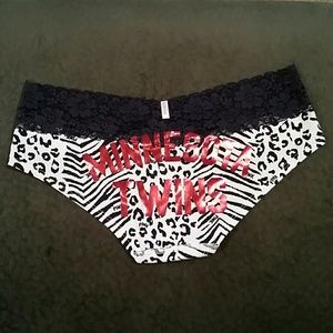 VS PINK MN Twins panty