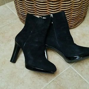 Ellen Tracy Platform black suede ankle boots