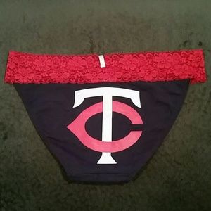 VS PINK MN Twins panty