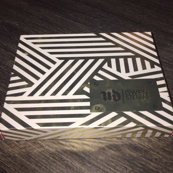 limited edition Urban decay Gwen Stefani palette!