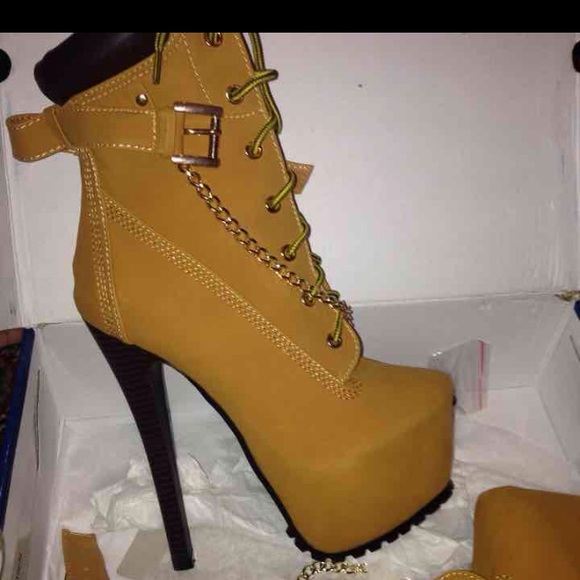 Boots / heels / pumps