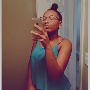 Meet your Posher, Charleia