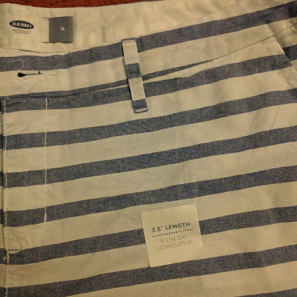 NWT Old Navy White and blue striped shorts - Picture 2 of 4