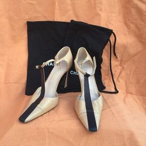 Chanel Finition T-Strap pumps