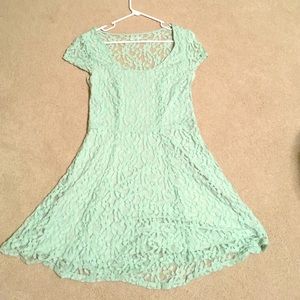 Beautiful teal dress. Great shape!!